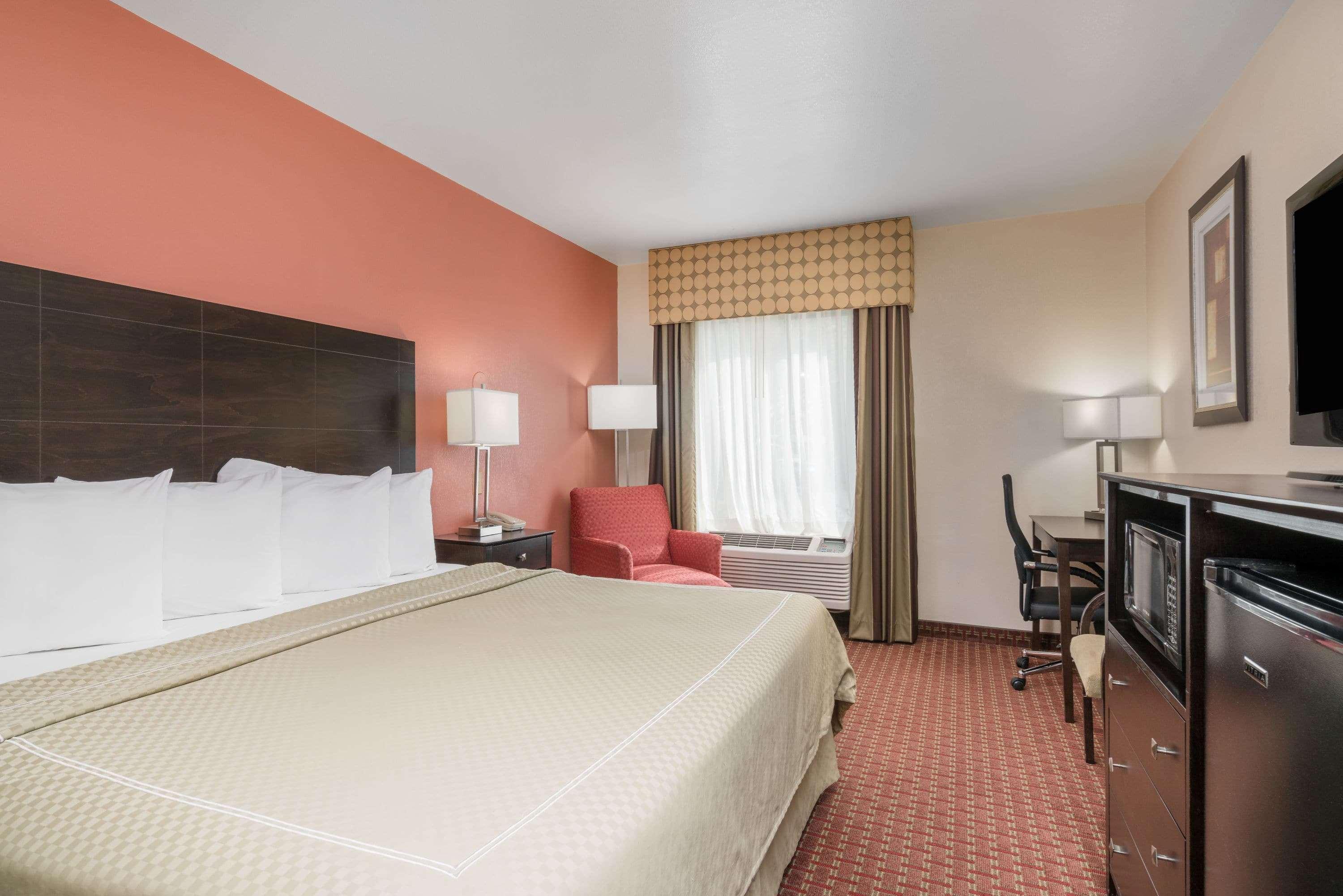 Americinn By Wyndham Johnston Des Moines Urbandale Bagian luar foto