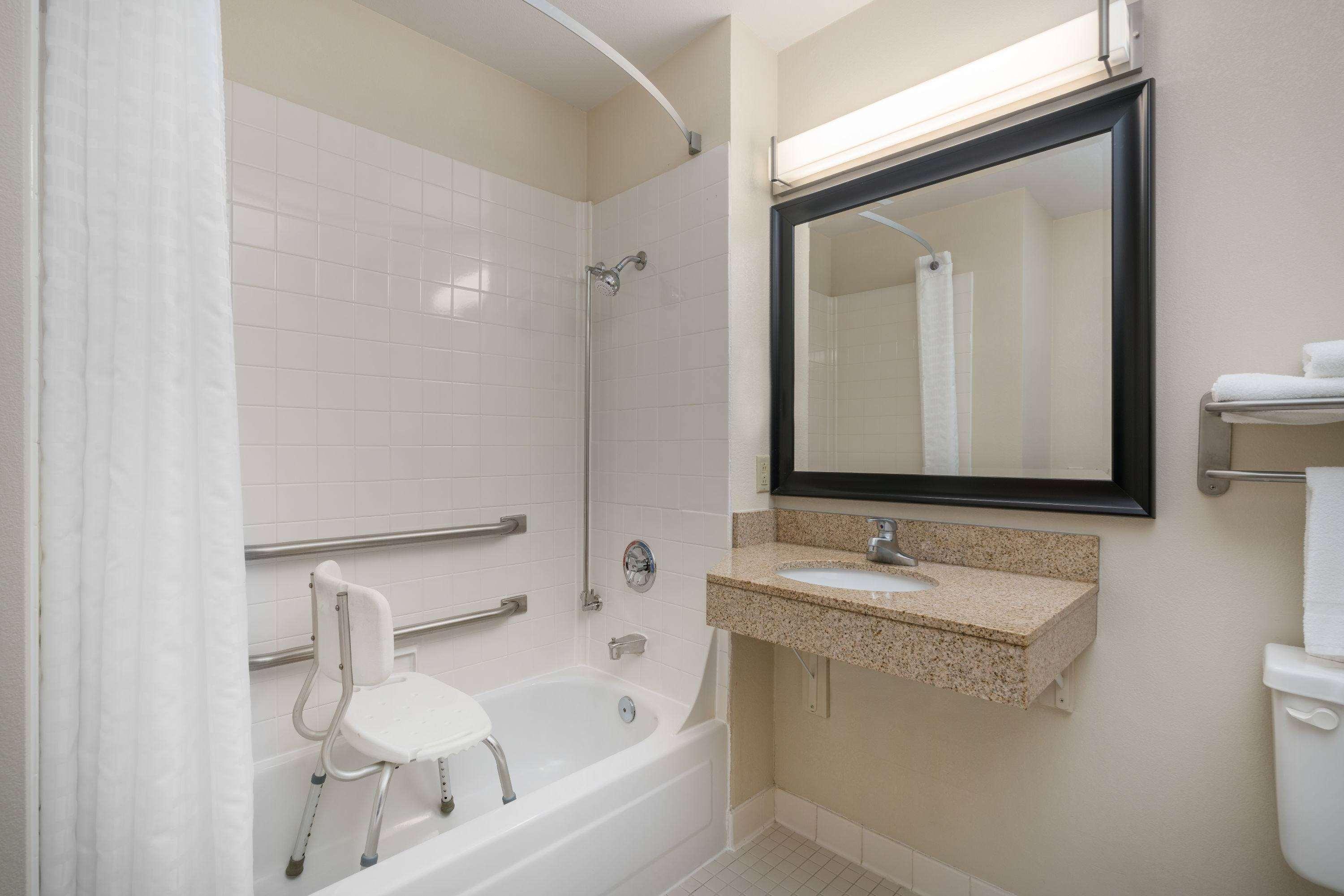 Americinn By Wyndham Johnston Des Moines Urbandale Bagian luar foto
