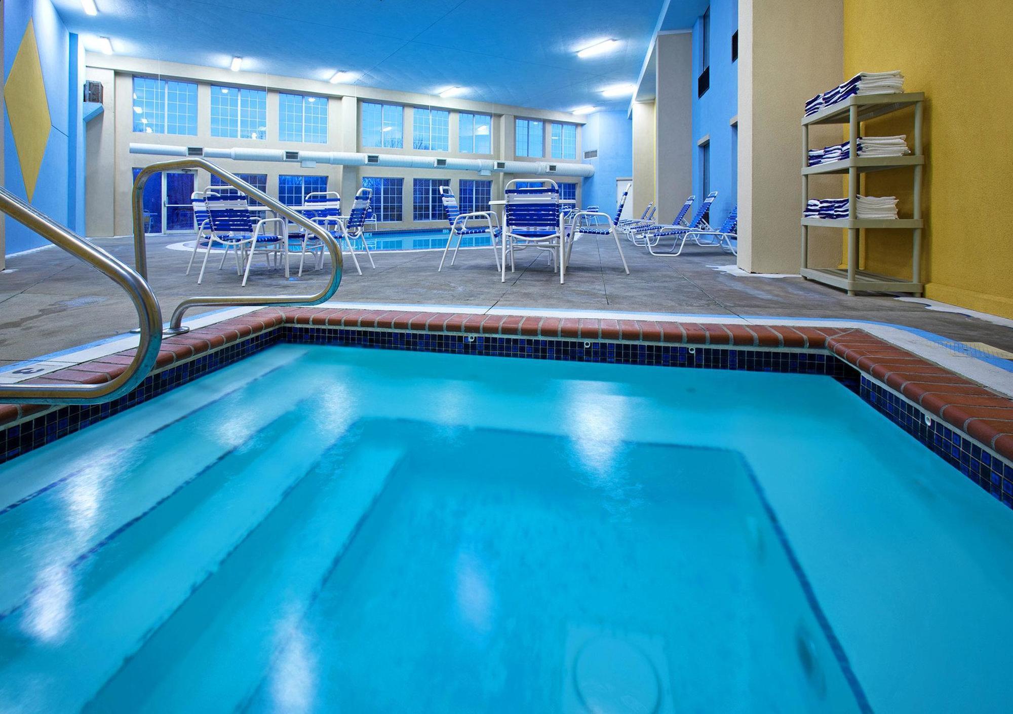 Americinn By Wyndham Johnston Des Moines Urbandale Bagian luar foto
