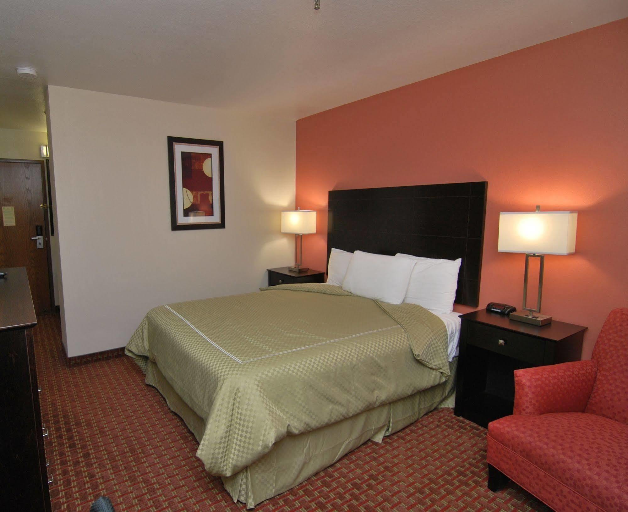 Americinn By Wyndham Johnston Des Moines Urbandale Bagian luar foto
