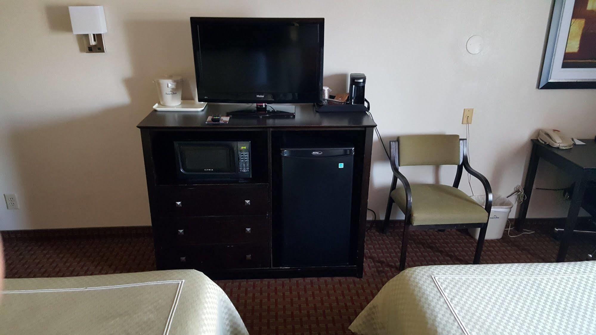 Americinn By Wyndham Johnston Des Moines Urbandale Bagian luar foto